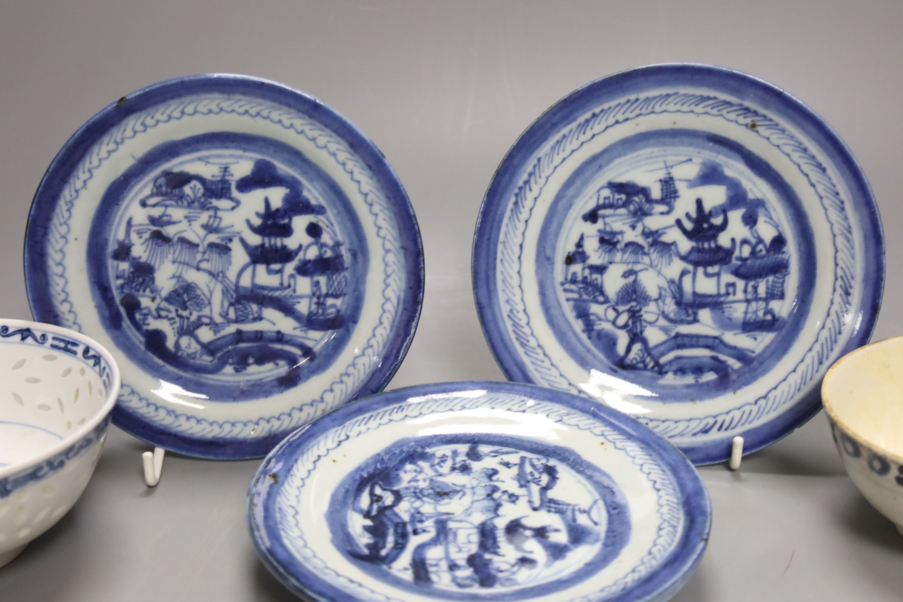 Four 19th century Chinese blue and white plates and two bowls, plates 15 cms diameter.